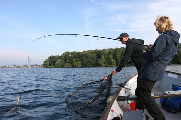 Beim Schleppen Abstand halten